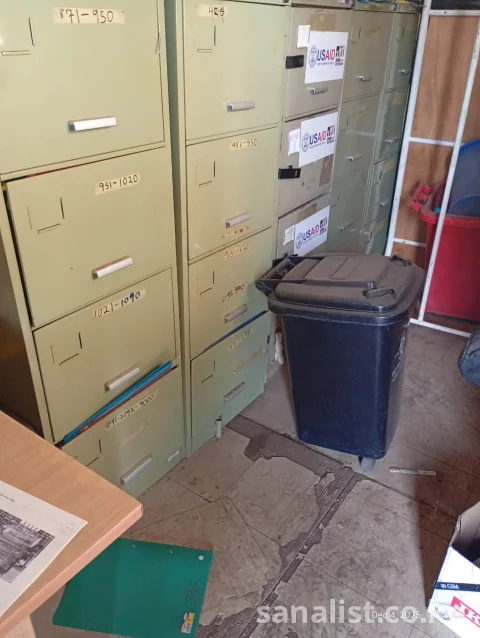 Modern Metallic 4-Drawer Filing Cabinet with Security Bar 3