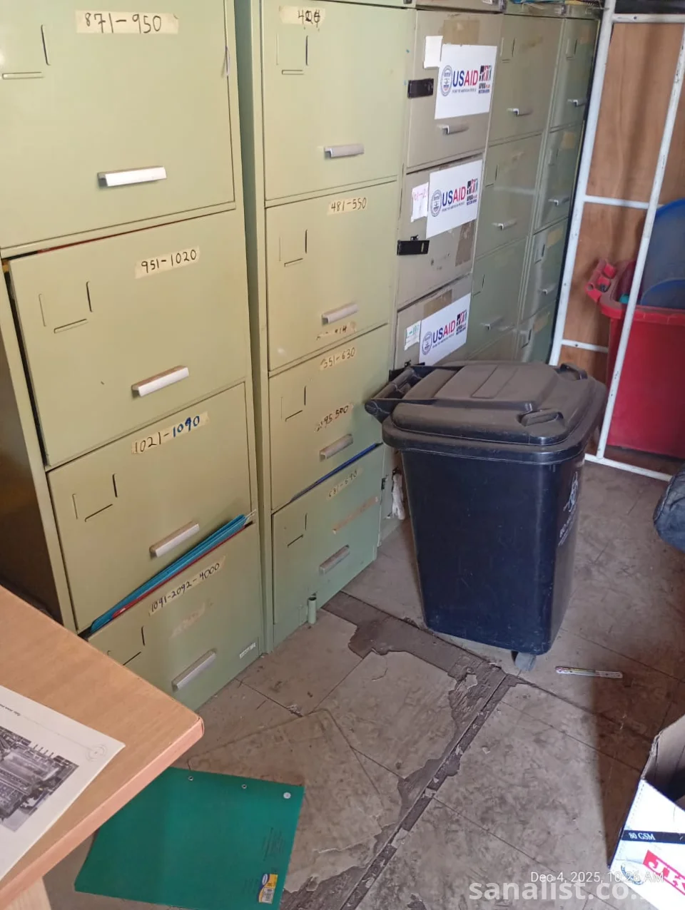 Modern Metallic 4-Drawer Filing Cabinet with Security Bar