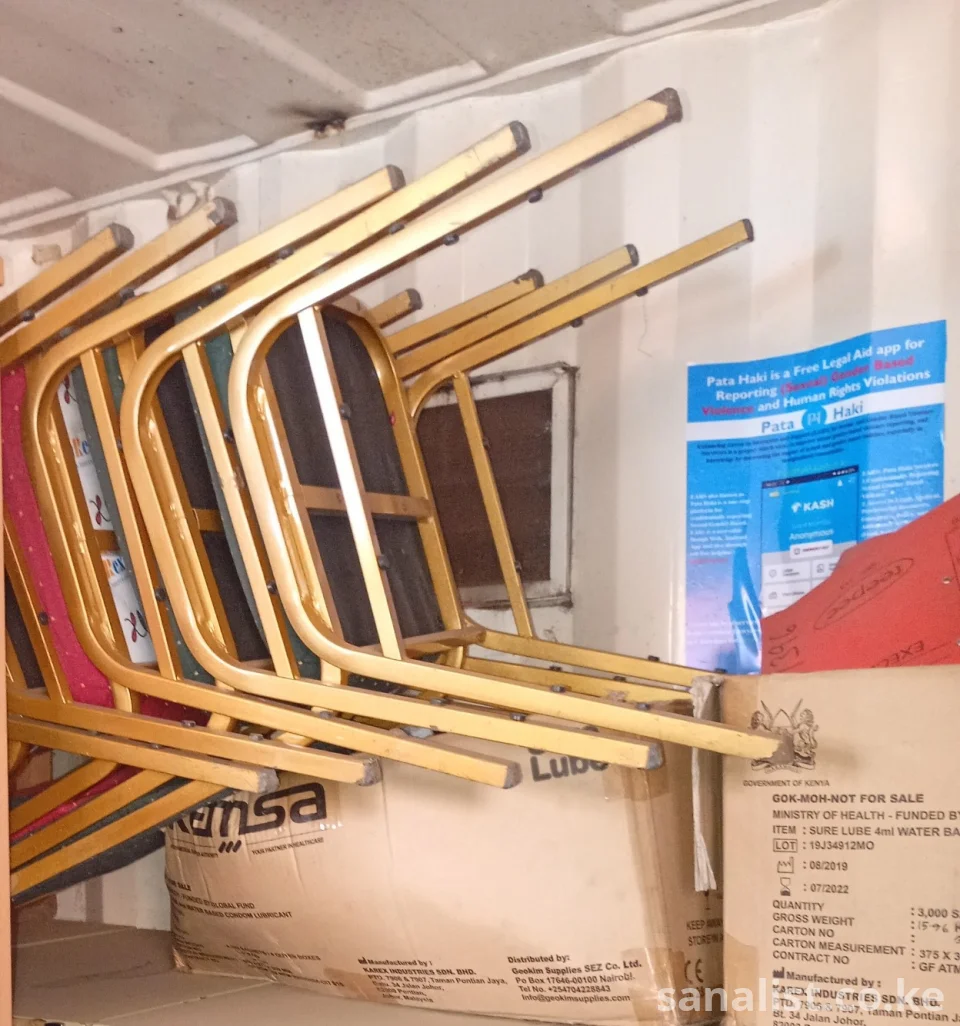 Used Banquet / Conference Chair – Gold Frame