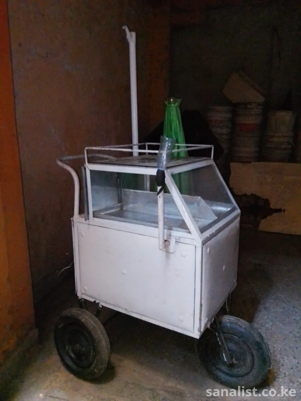 Food vending trolley