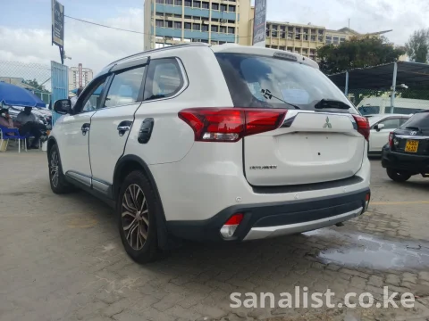 2018 Mitsubishi Outlander Petrol Automatic SUV for Sale Mombasa 3