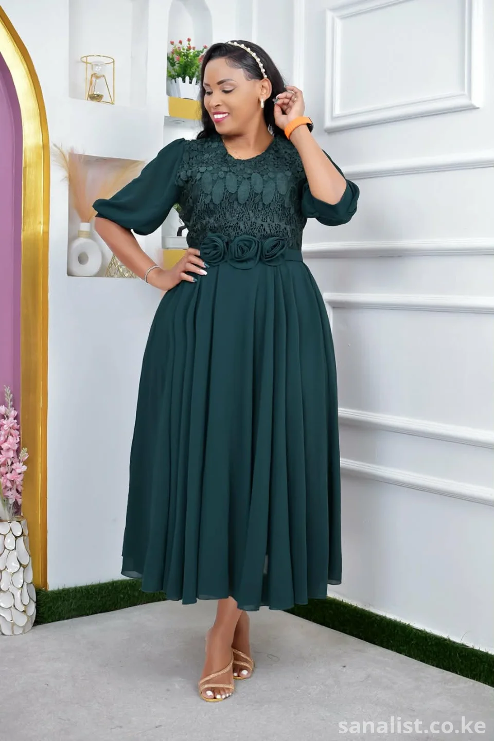 Elegant Lace Evening Dress with Floral Design – Multiple Sizes Available