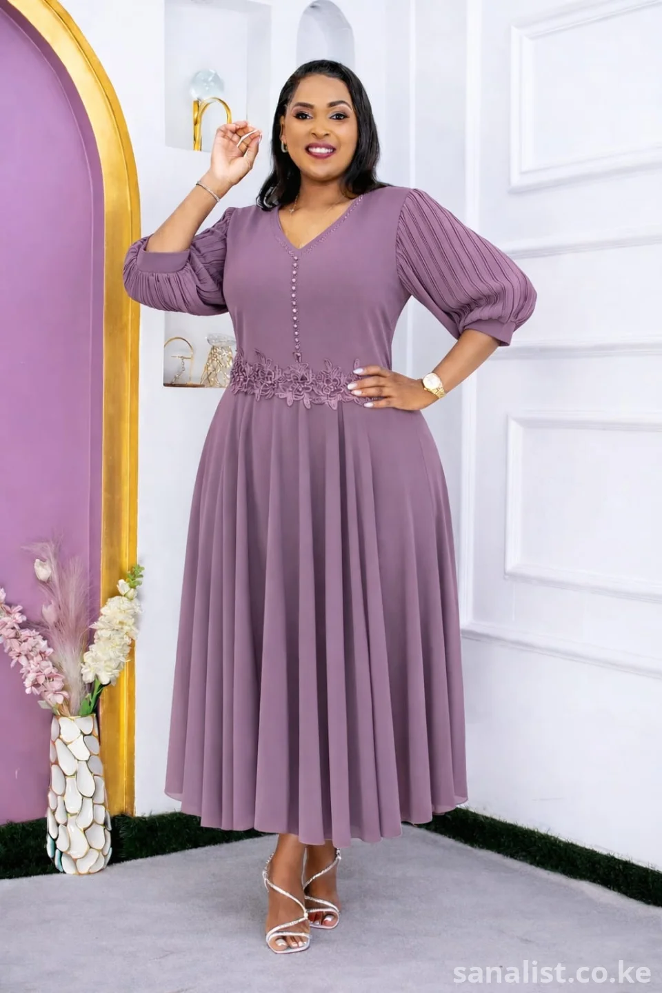 Elegant Pleated Midi Dress with Lace Detail – Available in Various Sizes