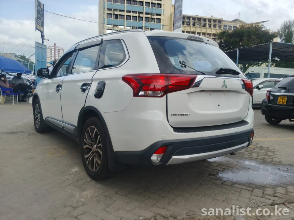 2018 Mitsubishi Outlander Petrol Automatic SUV for Sale Mombasa