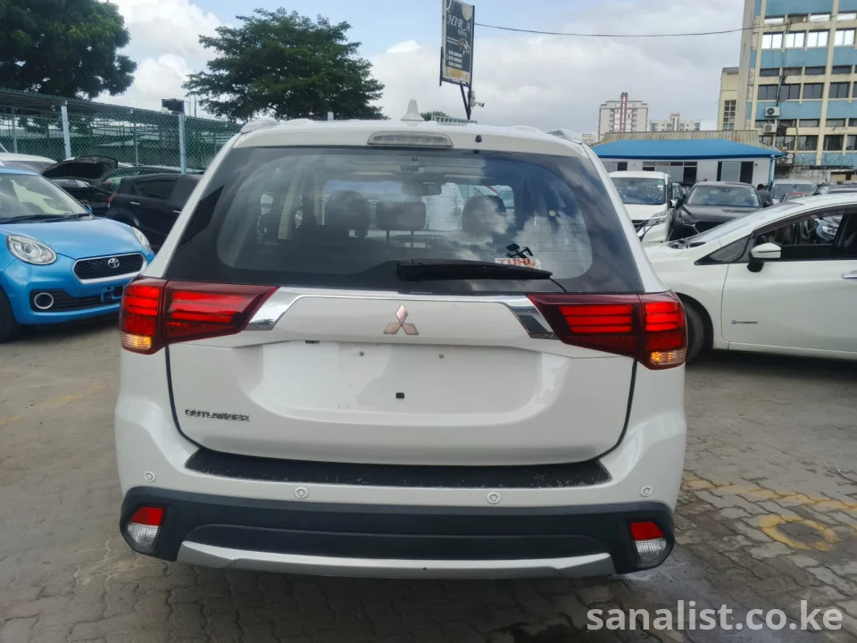 2018 Mitsubishi Outlander Petrol Automatic SUV for Sale Mombasa
