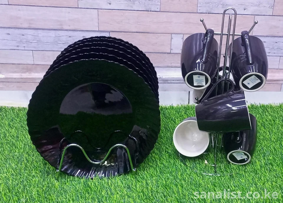 Elegant Black Dinnerware Set - Stylish Plates and Mugs for Modern Dining