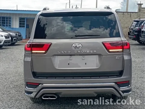 2023 Toyota Land Cruiser Bronze Edition for Sale in Nairobi – Ex-Japan, 14,000km, Fresh Import 4