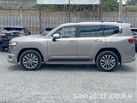 2023 Toyota Land Cruiser Bronze Edition for Sale in Nairobi – Ex-Japan, 14,000km, Fresh Import 6