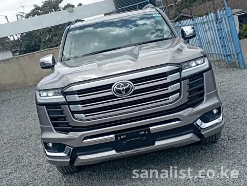 2023 Toyota Land Cruiser Bronze Edition for Sale in Nairobi – Ex-Japan, 14,000km, Fresh Import 7