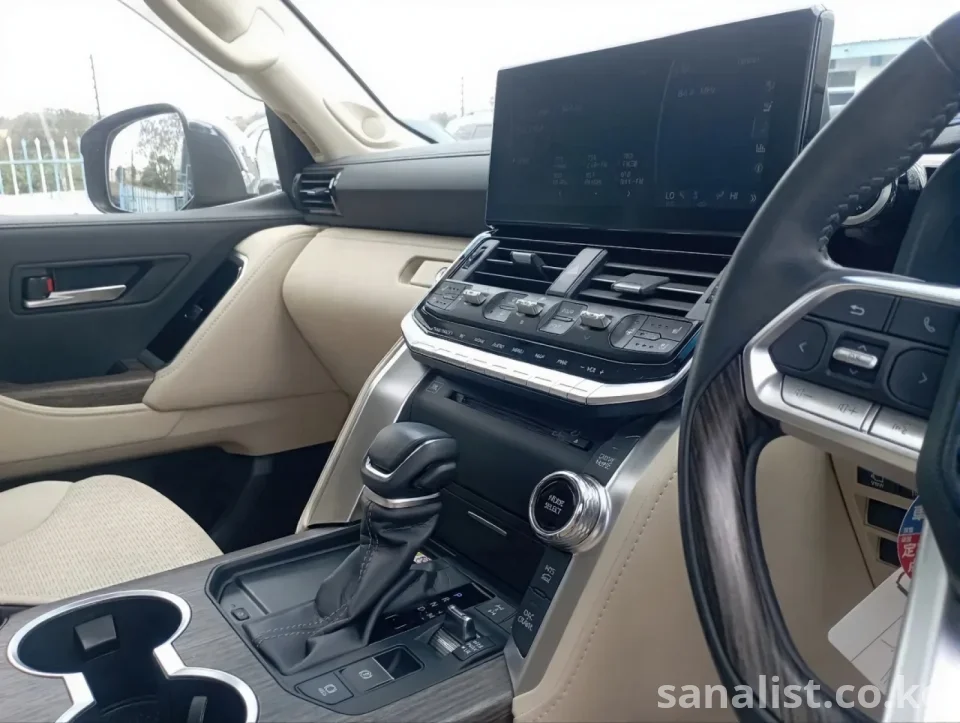 2023 Toyota Land Cruiser Bronze Edition for Sale in Nairobi – Ex-Japan, 14,000km, Fresh Import
