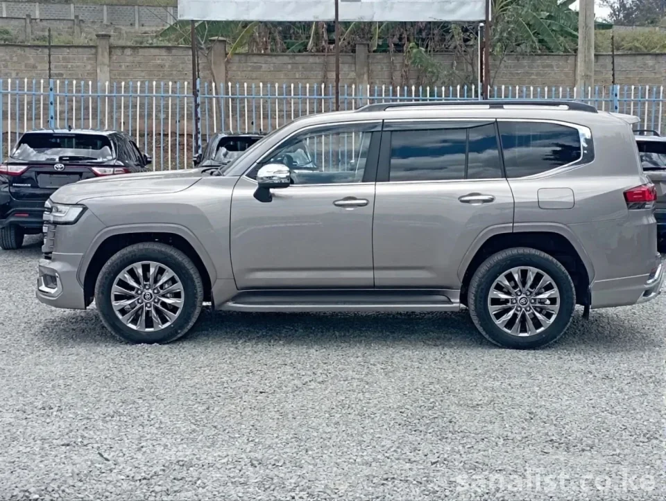 2023 Toyota Land Cruiser Bronze Edition for Sale in Nairobi – Ex-Japan, 14,000km, Fresh Import