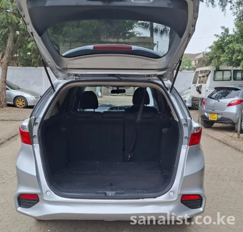 Honda Fit Shuttle 1.5L Hybrid Automatic for Sale in Nairobi, Kenya 11