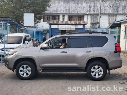 Toyota Land Cruiser Prado 2700cc Petrol – 35,000km | Fresh Import Ex-Japan | Mombasa | 2022 13
