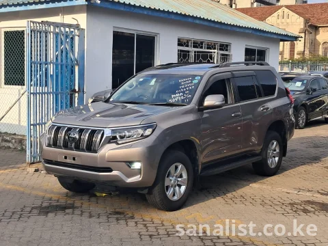Toyota Land Cruiser Prado 2700cc Petrol – 35,000km | Fresh Import Ex-Japan | Mombasa | 2022 3