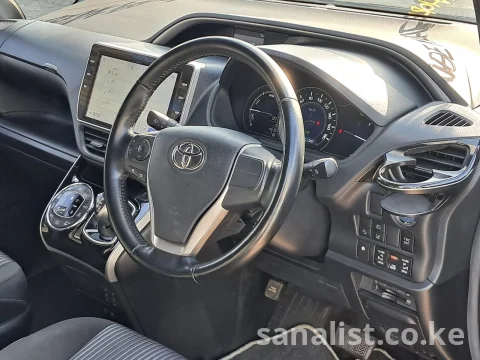 Toyota Voxy Hybrid 2019 1800cc 7-Seater with TV & Auto Doors Kenya 7