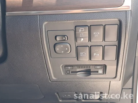 Toyota Land Cruiser ZX V8 2019 7-Seater 4600cc for Sale Kenya 14