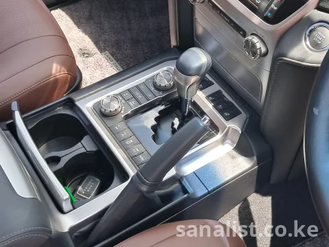 Toyota Land Cruiser ZX V8 2019 7-Seater 4600cc for Sale Kenya 11