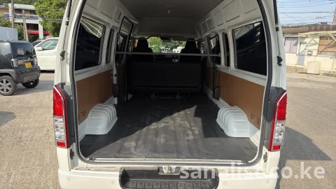 Toyota Hiace DX GL 2021 for Sale in Mombasa – Fresh Import, 40,000 KM | Sanalist 10
