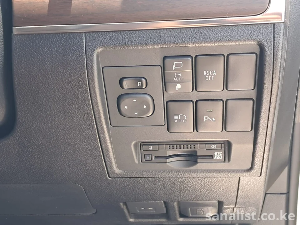 Toyota Land Cruiser ZX V8 2019 7-Seater 4600cc for Sale Kenya