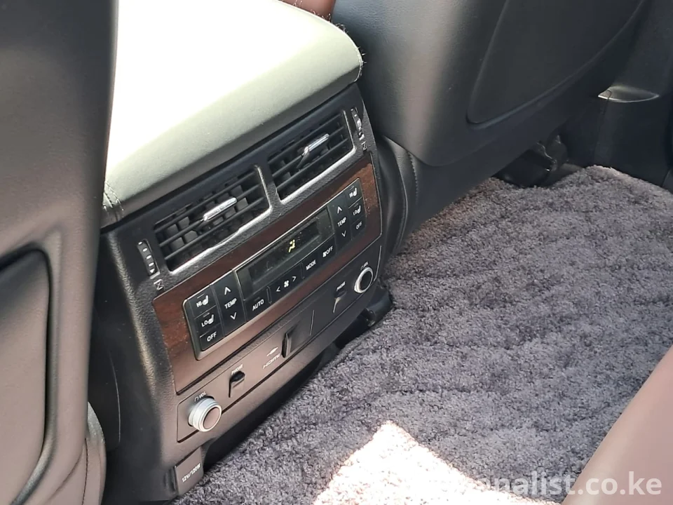 Toyota Land Cruiser ZX V8 2019 7-Seater 4600cc for Sale Kenya