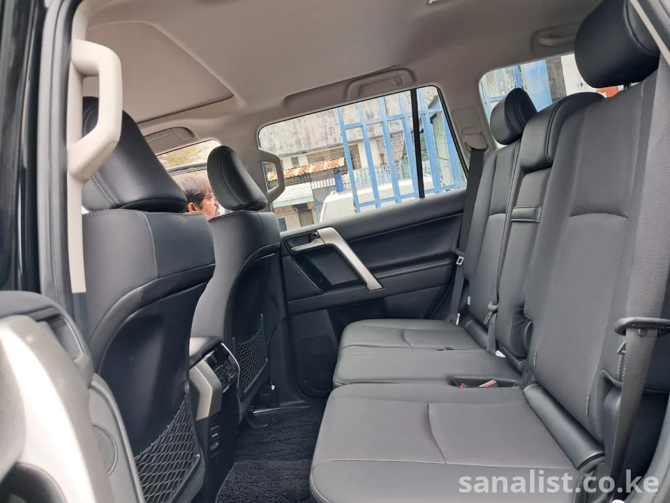 Toyota Prado TX-L 2022 2800cc Diesel 7-Seater with Roof Tent Kenya