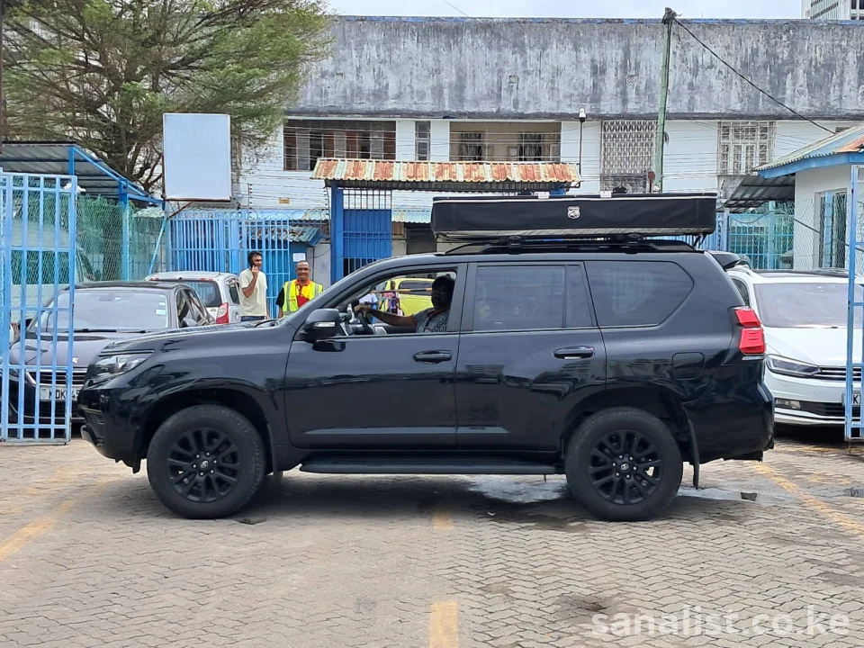 Toyota Prado TX-L 2022 2800cc Diesel 7-Seater with Roof Tent Kenya