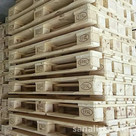 PLASTIC AND WOODEN PALLETS FOR SALE NOW