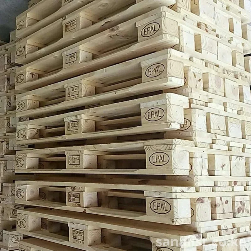 PLASTIC AND WOODEN PALLETS FOR SALE NOW